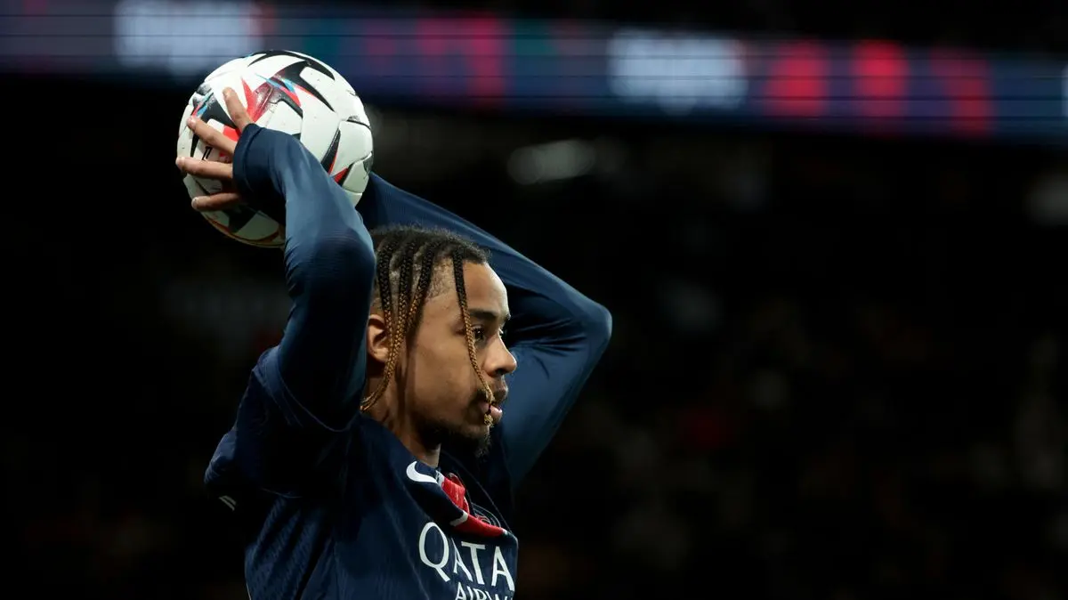 Transfer news LIVE: Two Man Utd deals off, £85m Arsenal twist, Bradley Barcola latest